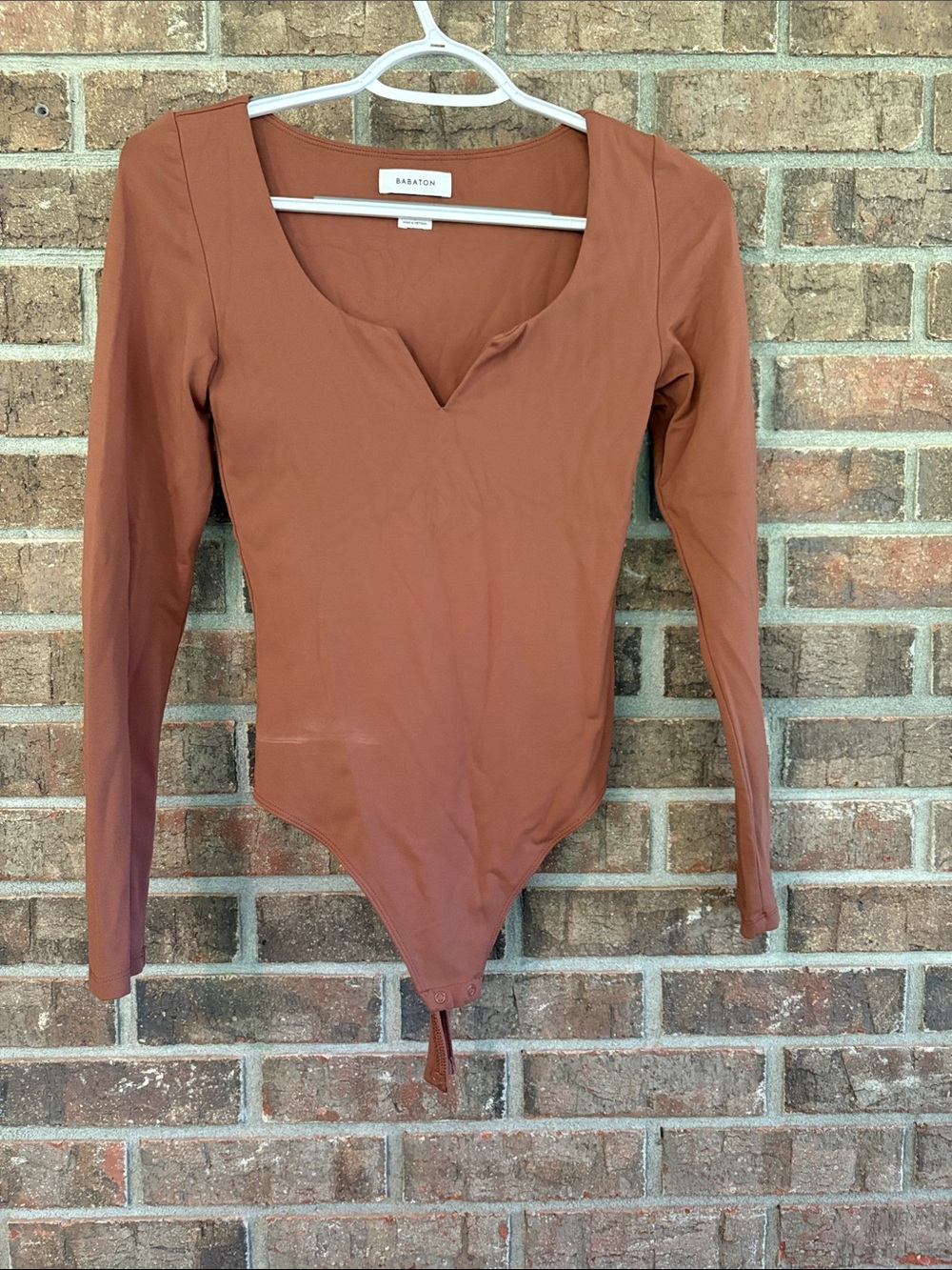 Babaton Long-Sleeve Scoop-Neck Bodysuit in RustBrown Size S